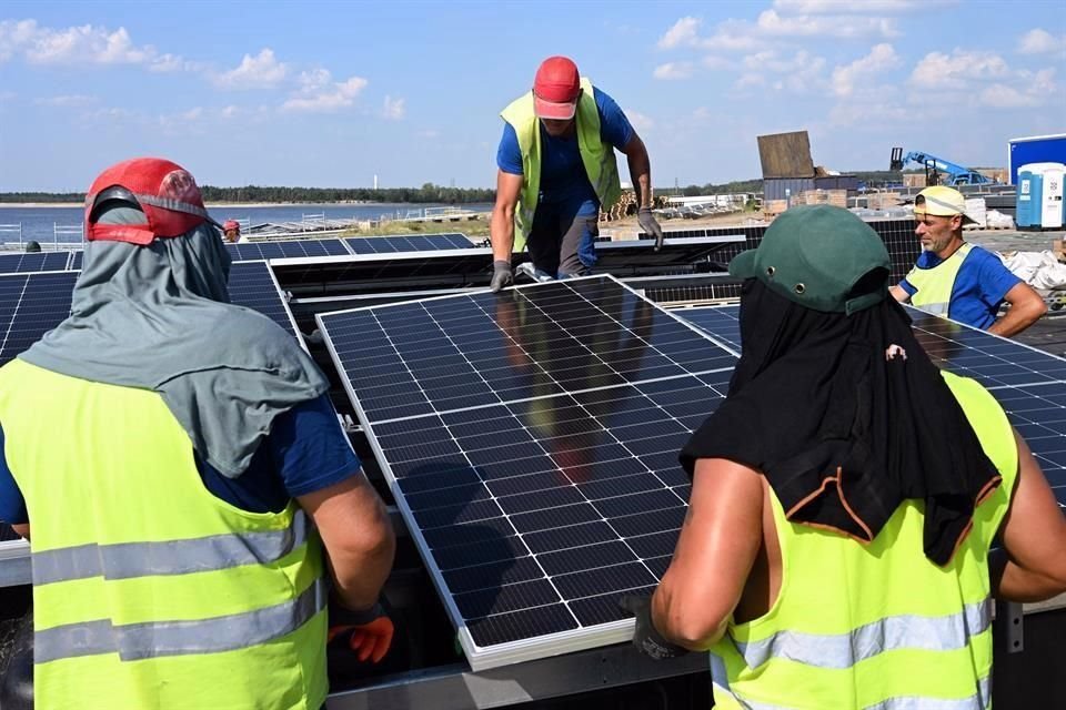 El gran aumento en la energía eólica y solar ha llevado a los precios mayoristas a cero o menos durante muchas horas del año, lo que ha provocado un cambio radical en la forma en que la gente usa la energía.