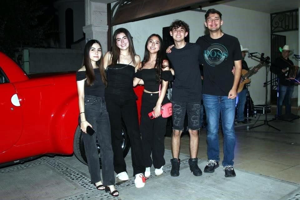 Monsse Suárez, Hanna Sáenz, Alexa Barba, Rodrigo Villarreal, Diego Villarreal