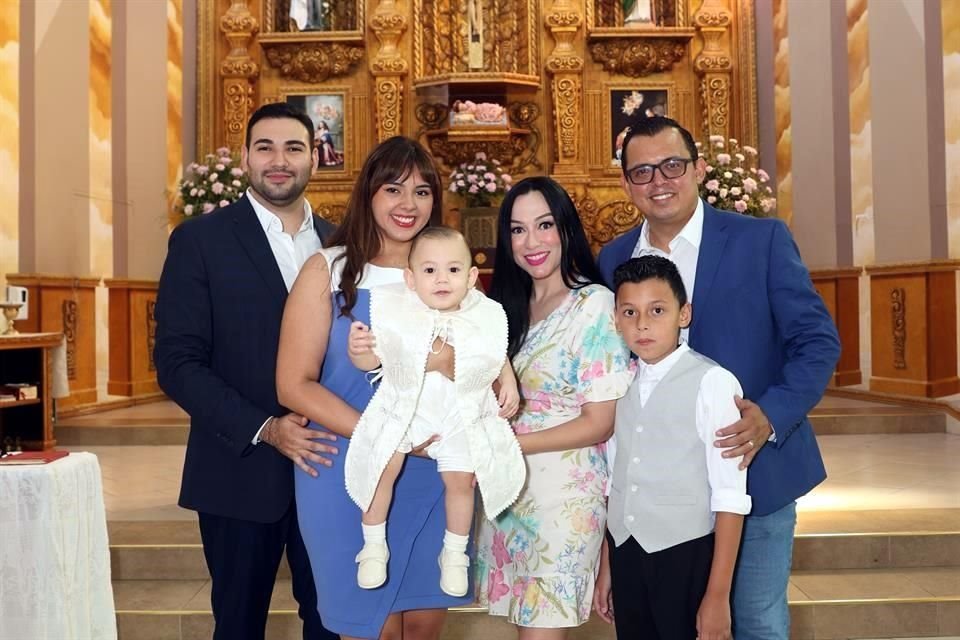 Heriberto Sánchez, Mónica Montañez, Diego Torres, Lucero Sánchez, Kevin Torres y Kevin Adrián Torres