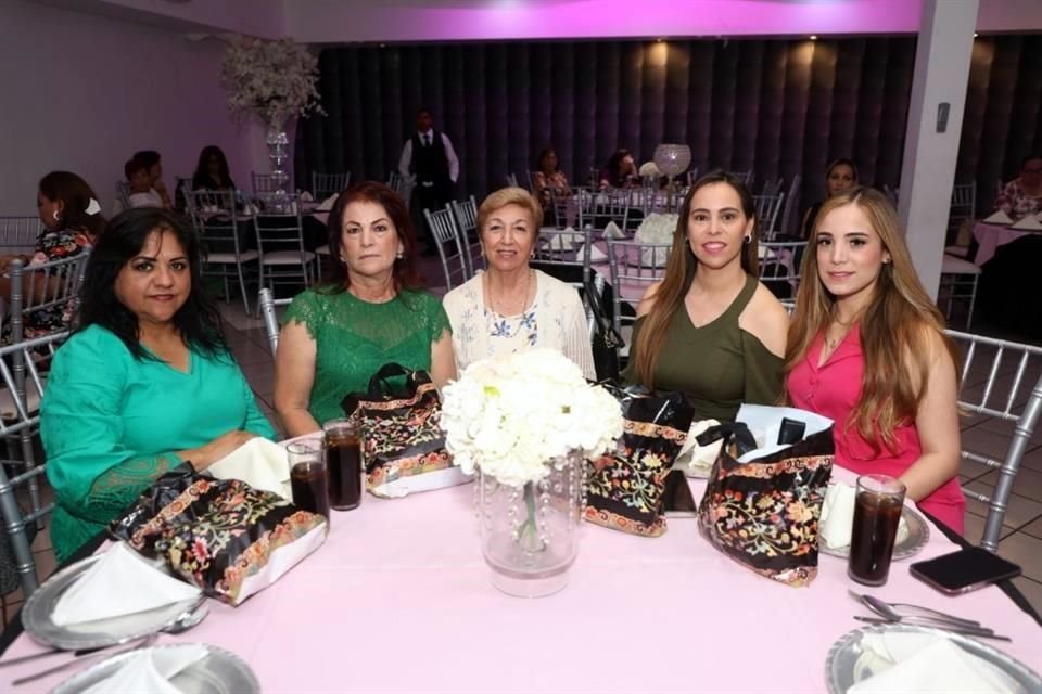 Lety Gaona, Regina Aredondo, Amparo Garza, Dalia Garza y Regina Garza