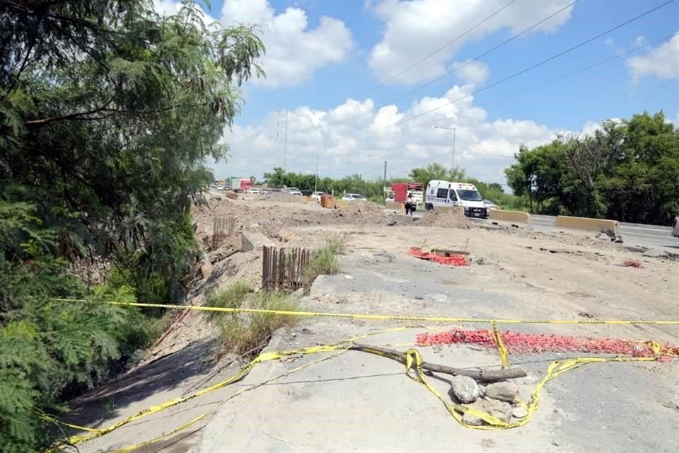 El puente está a la altura del Río Pesquería, en el municipio de Escobedo.