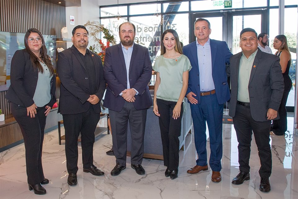 Lily Coronado, Héctor Olivo, Jesús González, Celia Zapata, Octavio Silva y Yair Garza, en el evento inagural.
