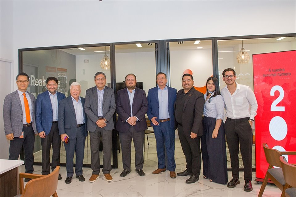 Calin Kang, Enrique Cisneros, Héctor Cantú, Tadeo Carmona, Jesús González, Octavio Silva, Héctor Olivo, Graciela Torres y Carlos Viveros.