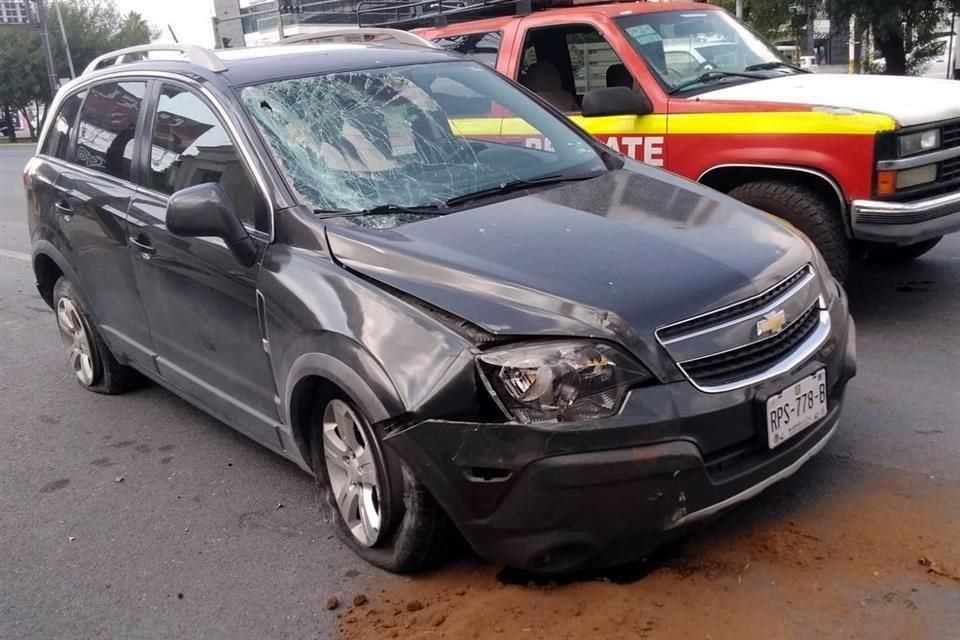 El accidente se registró poco antes de las 11:00 horas en la circulación al norte de la Avenida Revolución, cerca de su cruce con Alfonso Reyes, en el sector de Contry.