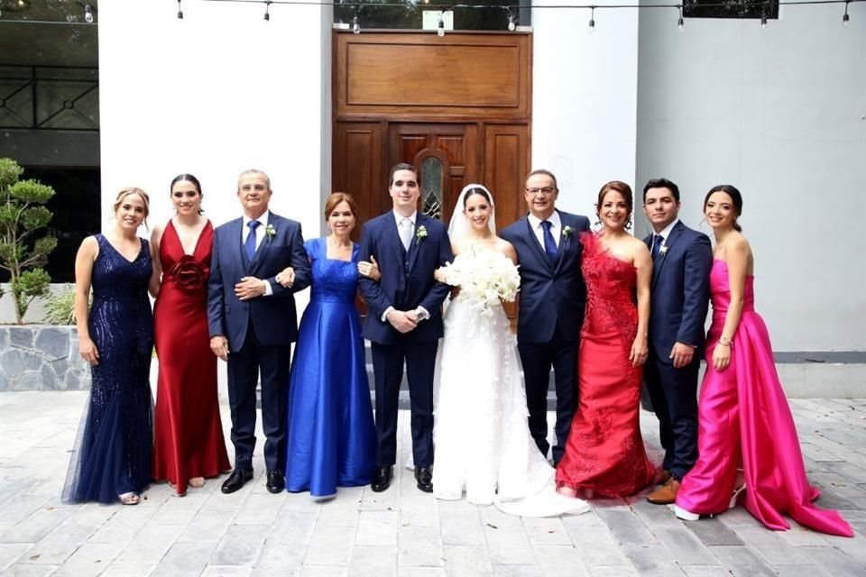 Ana Gaby García Canales, Daniela García Canales, Víctor García Maza, Gabriela Canales González, Víctor García Fernanda Dávila, Fernando Dávila Delgado, Lily Doria, Alejandro Dávila Doria y Daniela Dáv