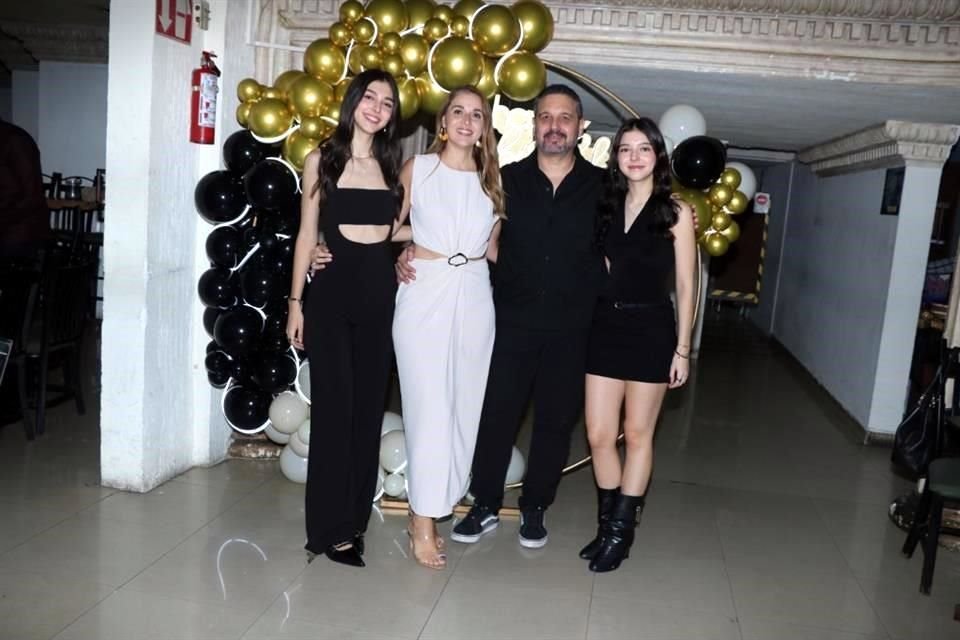 Sofía Serrano, Erika Leal de Serrano, José Luis Serrano y Fabiola Serrano
