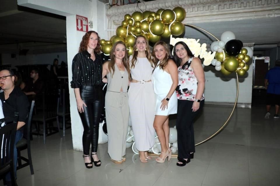Ana Sueck, Dora Flores, Ericka Leal, Liza Lozano y Diana Garza