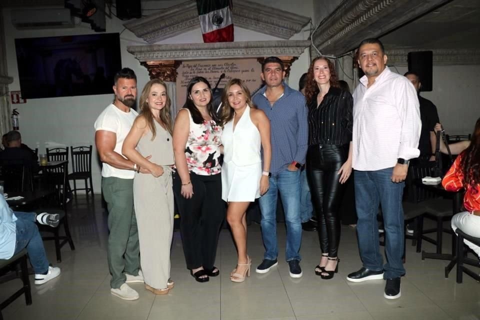 Rodrigo Marcos, Dora Flores Diana Garza, Liza Lozano, Héctor Barrón, Ana Sueck y Carlos Cruz