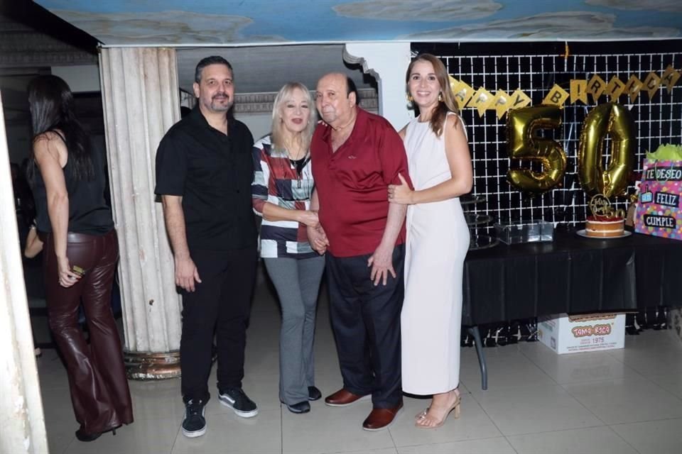 José Luis Serrano, Bella Maldonado de Leal, Juan Antonio Leal Salinas y Ericka Leal de Serrano