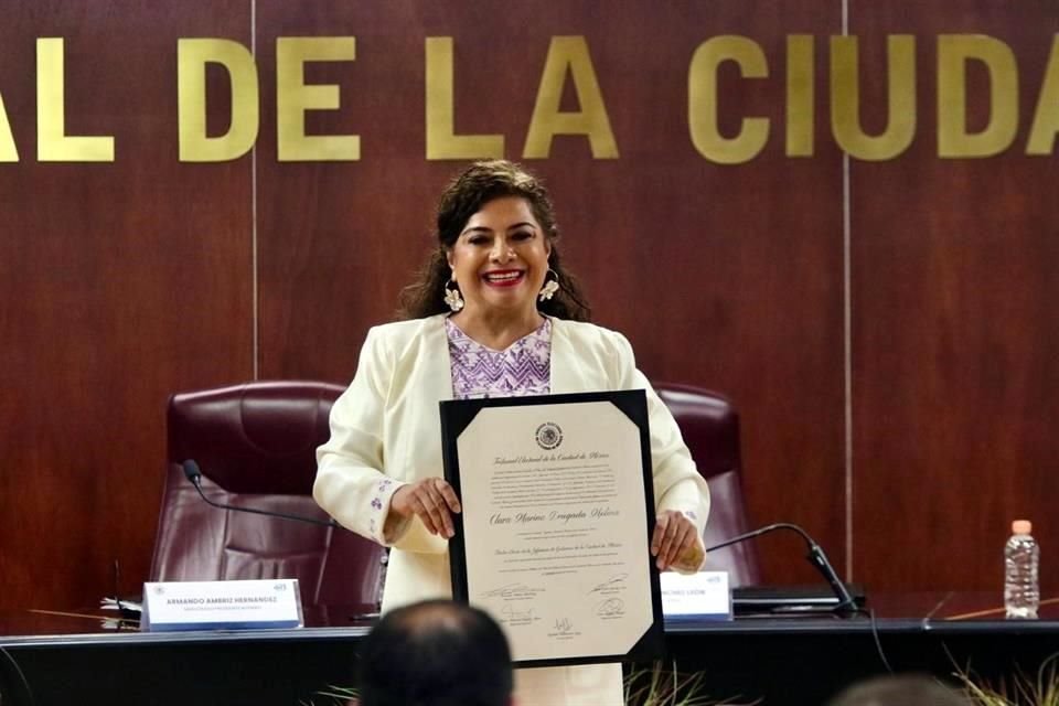 Clara Brugada recibió la constancia de validez del triunfo en las elecciones para la Jefatura de Gobierno.