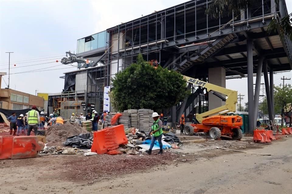 El viernes aún se trabajaba a marchas forzadas en las obras cercanas a la Cuarta Sección.