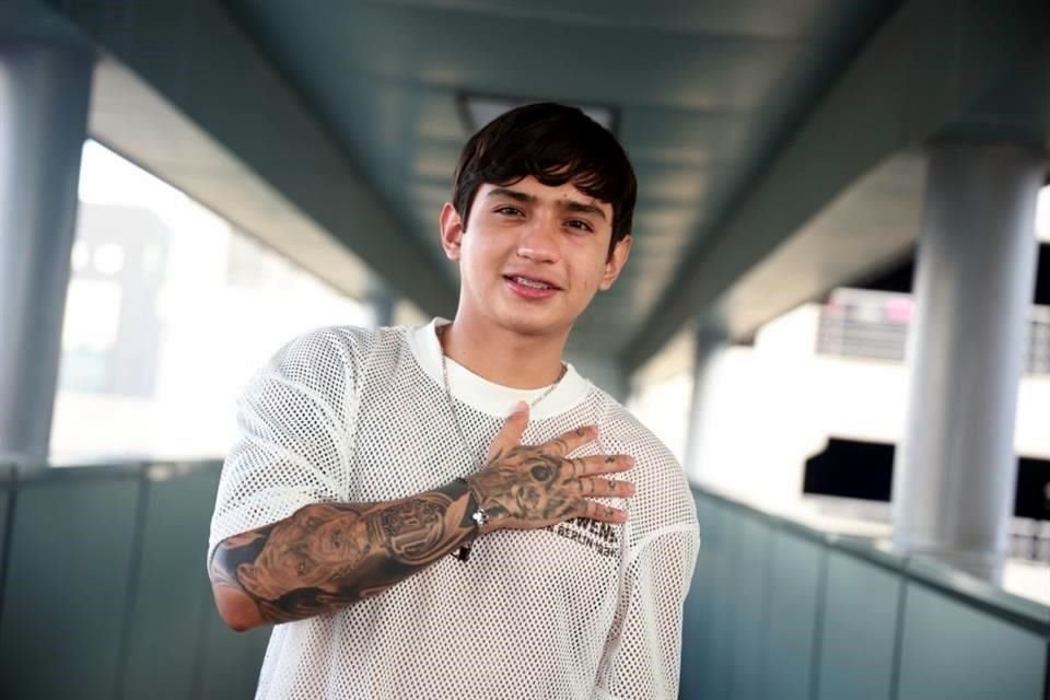 Bryan Martínez, de 21 años, es un fenómeno en redes con el sencillo 'El Minimí'; hoy promociona 'Exotic'.