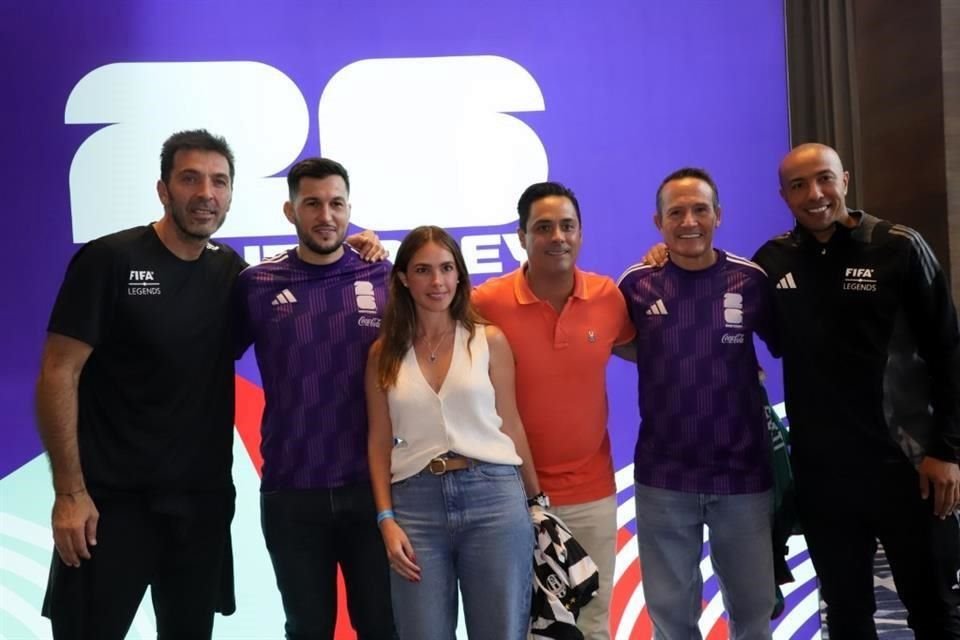 Gianluigui Buffon, Jorge Torres Nilo, Luciana Nájera, Daniel Restra, Luis Hernández y Houssine Kharja