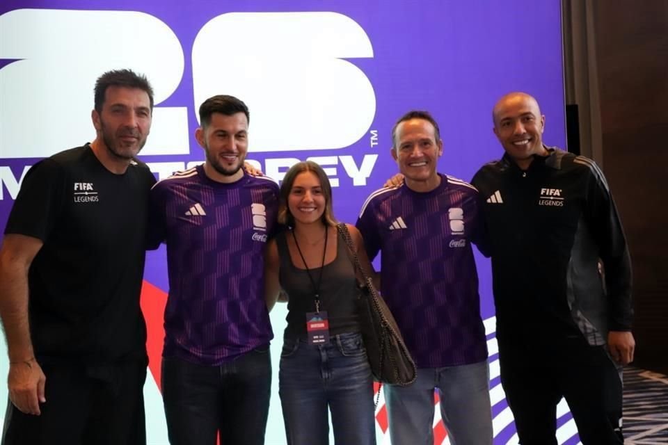 Gianluigui Buffon, Jorge Torres Nilo, Paola Hutt, Luis Hernández y Houssine Kharja