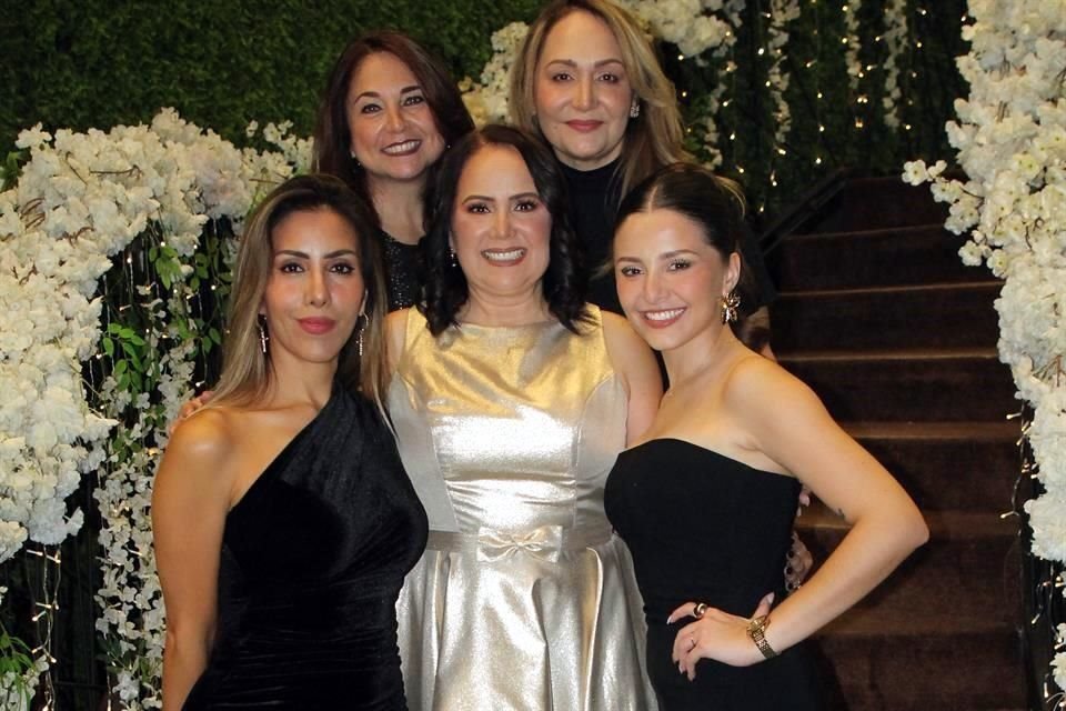 Laura Frías, Emma Rodríguez, Andreina Pavón, Norma Rodríguez de Treviño y Frida Treviño