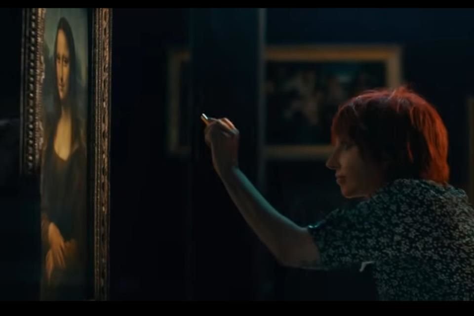 Lady Gaga lanzó un videoclip grabado en el Louvre para 'Joker: Folie à Deux', donde homenajea a la Mona Lisa con un gesto simbólico.