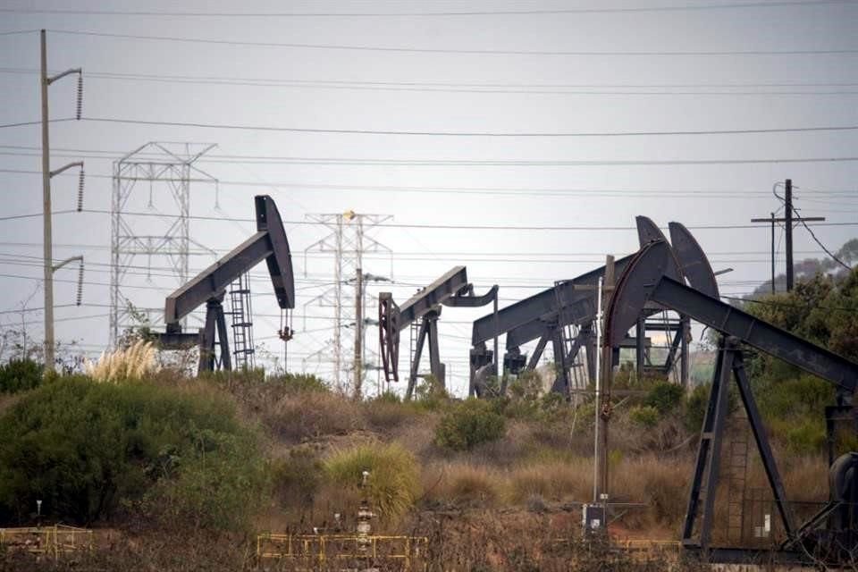 El barril de West Texas Intermediate cerró por debajo de los 70 dólares.