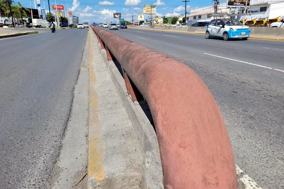 En algunos puentes de San Nicolás conservan el color rojo en algunas obras que hizo el Estado.