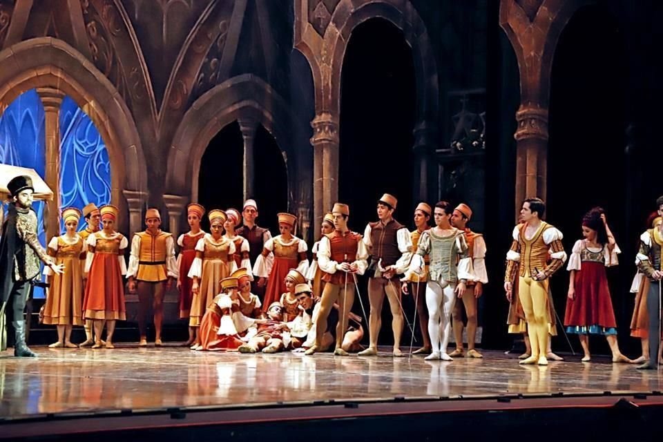 El Ballet de Monterrey presentó el clásico 'Romeo y Julieta' en el Teatro de la Ciudad.