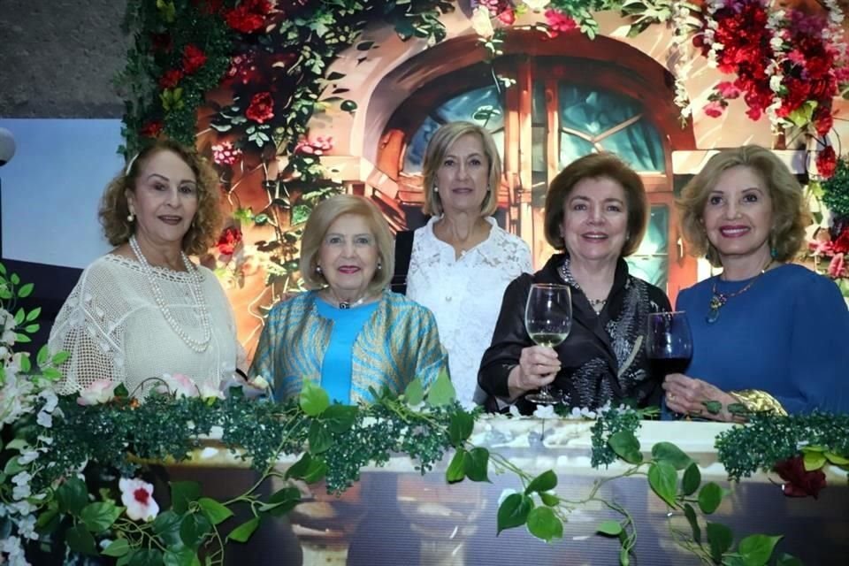 Lilia Pérez Madero, Graciela Garza de Cantú, Marcela Tortorielo, Fina Doehner y Alma Coello