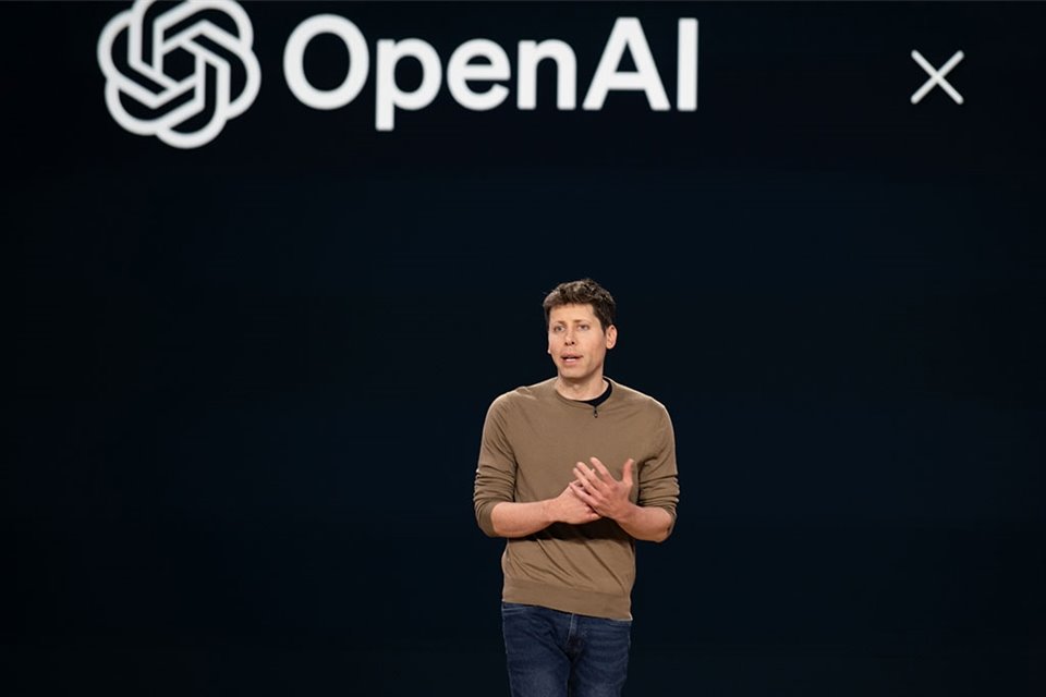 San Altman, CEO de OpenAI, dijo que el cambio busca que la empresa sea más atractiva para los inversionistas.