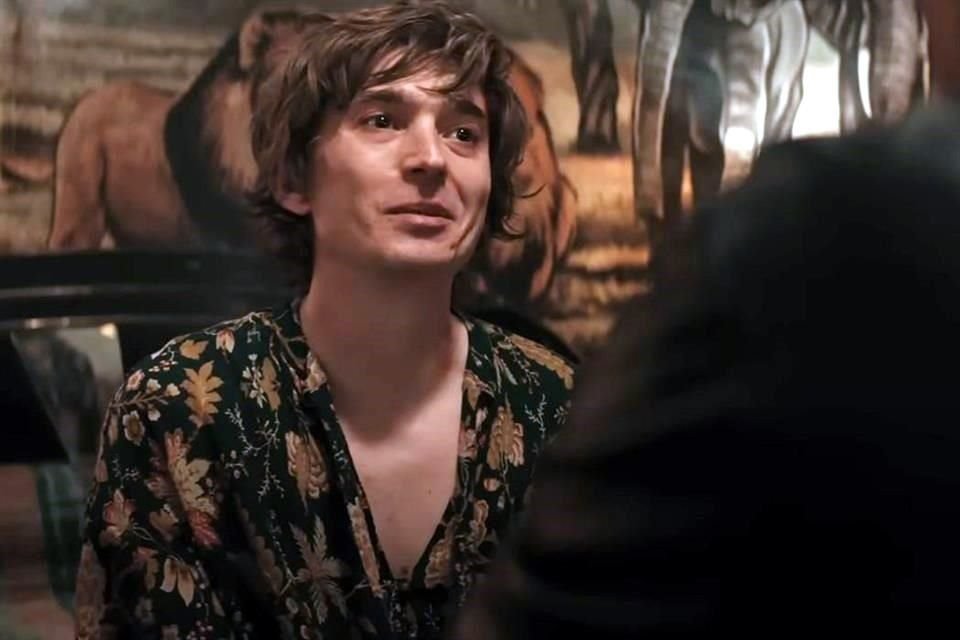 Crece el joven actor Austin Abrams (en foto) al lado de Brad Pitt y George Clooney, con quienes protagoniza la película 'Lobos', de Apple TV+.