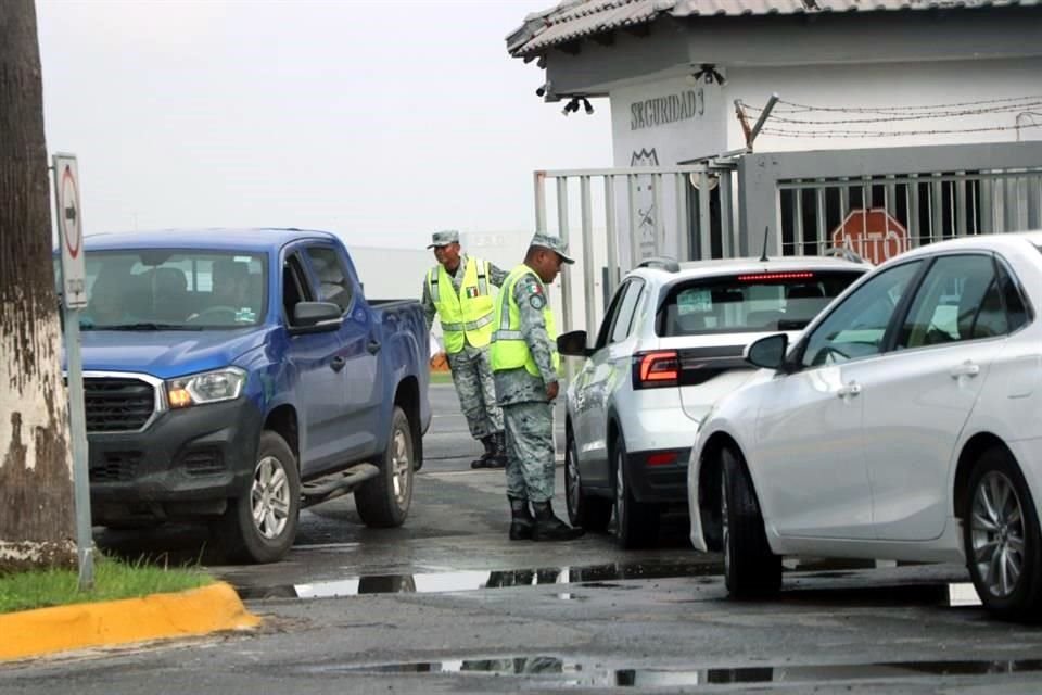 Usuarios del Aeropuerto del Norte denuncian prácticas que consideran ilegales en la operación del inmueble, bajo control de la Defensa.