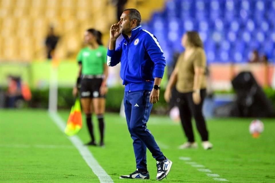 El planteamiento del técnico Jose Cevada complicó a Tigres el partido.