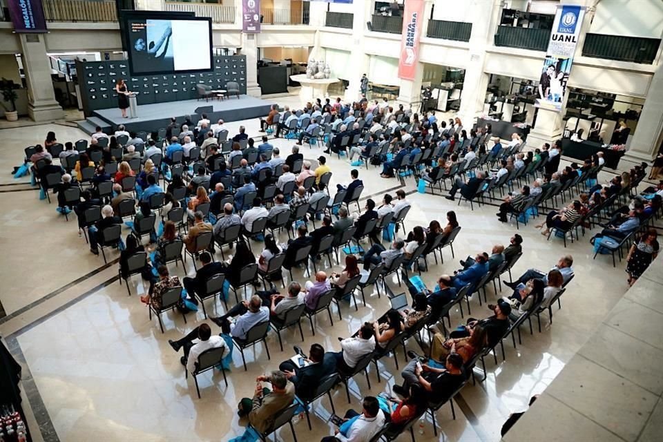 Asistentes al Foro Bienes Raíces 'Megalópolis, Los Retos del Crecimiento' se reunieron en el Patio Central del Periódico EL NORTE para escuchar a cuatro especialistas en desarrollo urbano.