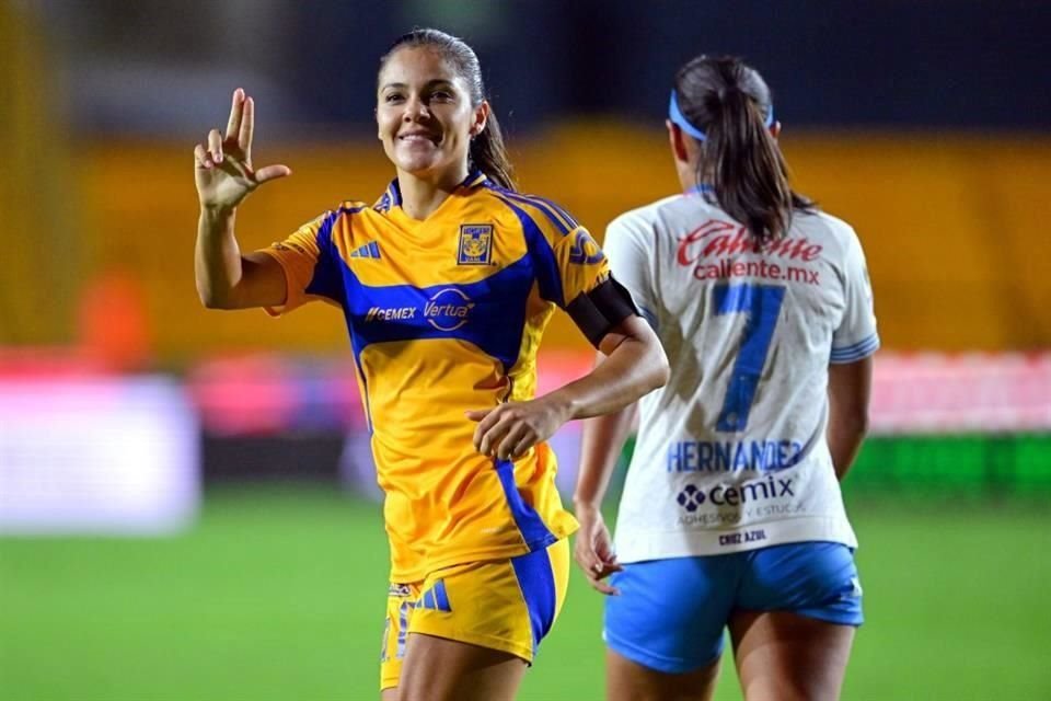 Cristina Ferral abrió el triunfo de Tigres Femenil ante Cruz Azul en casa.