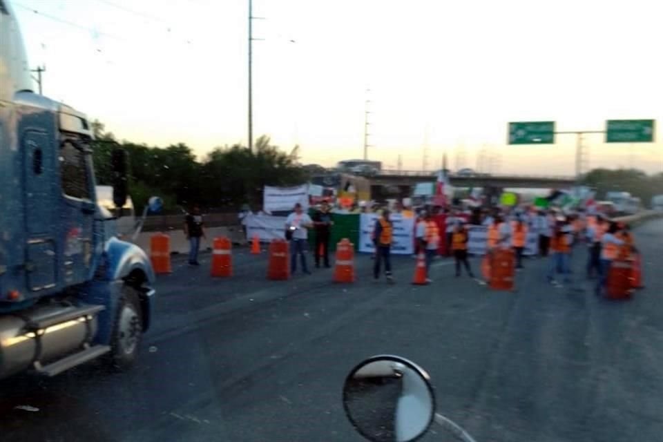 Trabajadores del Poder Judicial de la Federación que rechazan la reforma judicial realizan hoy un nuevo bloqueo en el Libramiento Noreste.