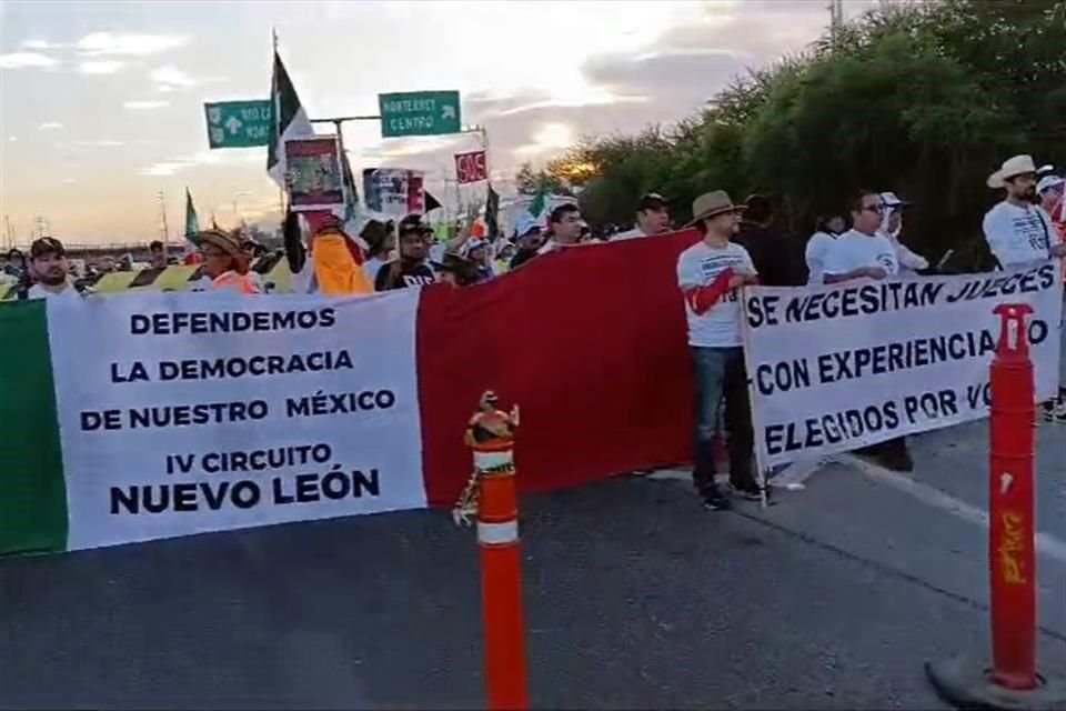 Trabajadores del Poder Judicial de la Federación que rechazan la reforma judicial realizan hoy un nuevo bloqueo en el Libramiento Noreste.