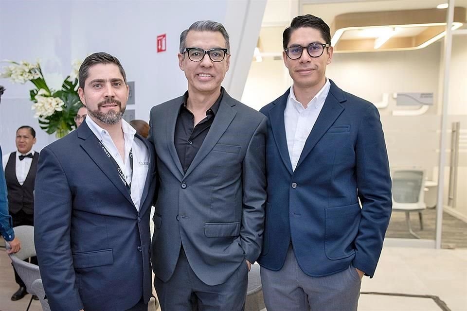 Miguel Barberi, Miguel Monsiváis y Óscar Hernández.