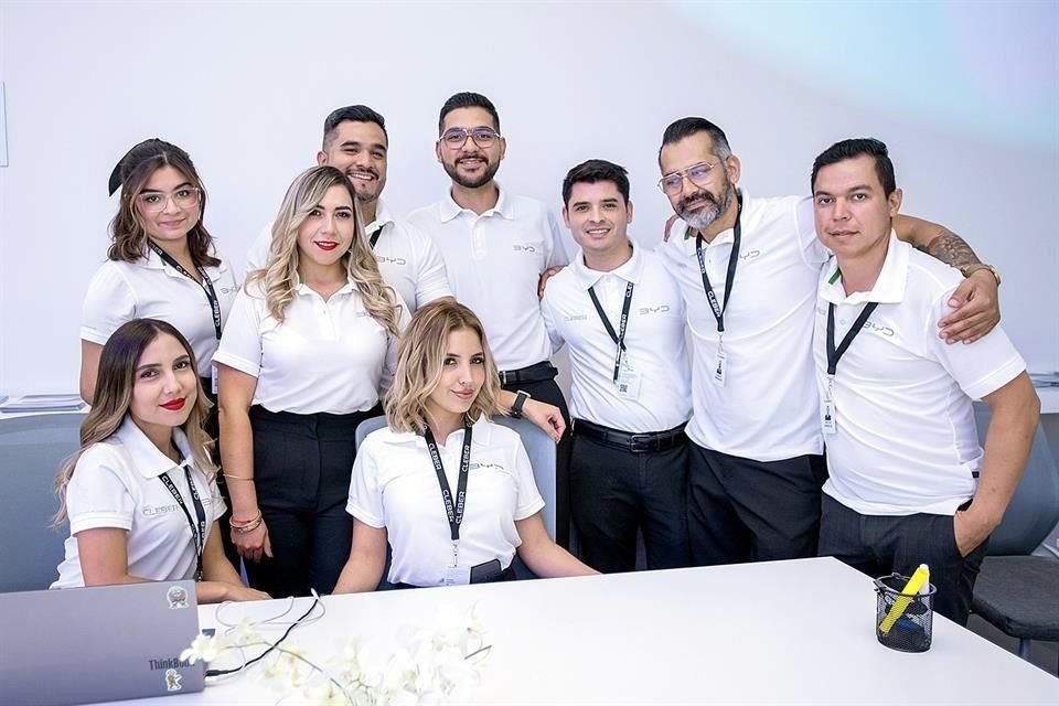Equipo comercial BYD CLEBER Linda Vista.