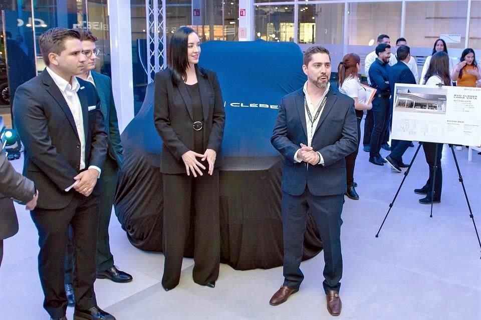Directivos CLEBER y BYD México.
