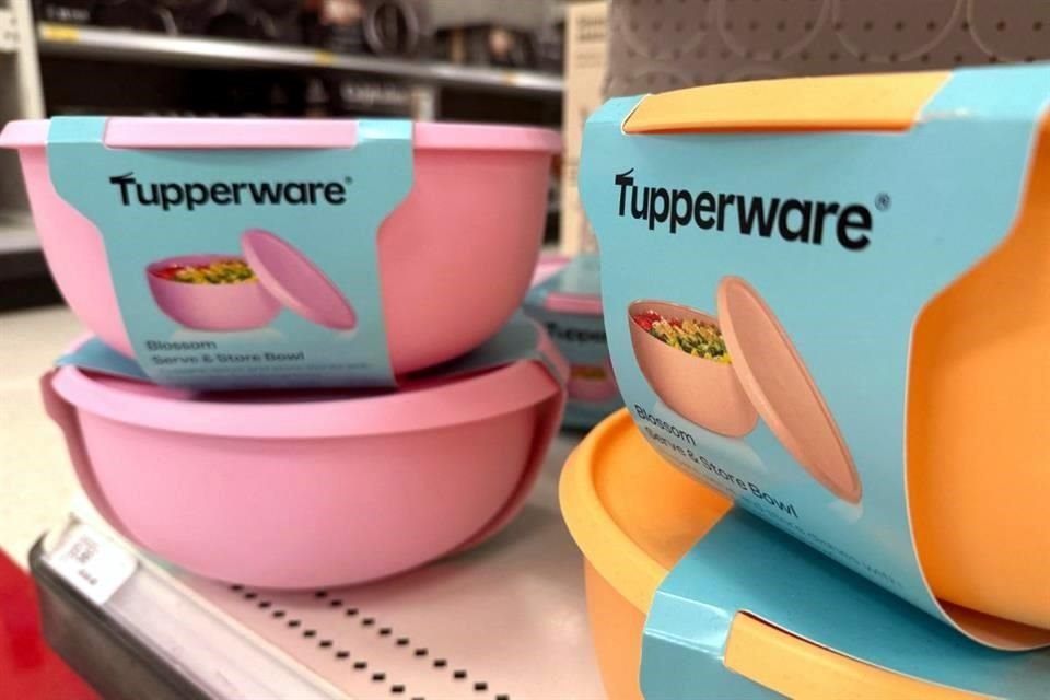 Tupperware está en proceso de quiebra y enfrentó una disputa con sus acreedores que amenaza las comisiones de 465 mil vendedores que van de casa en casa.