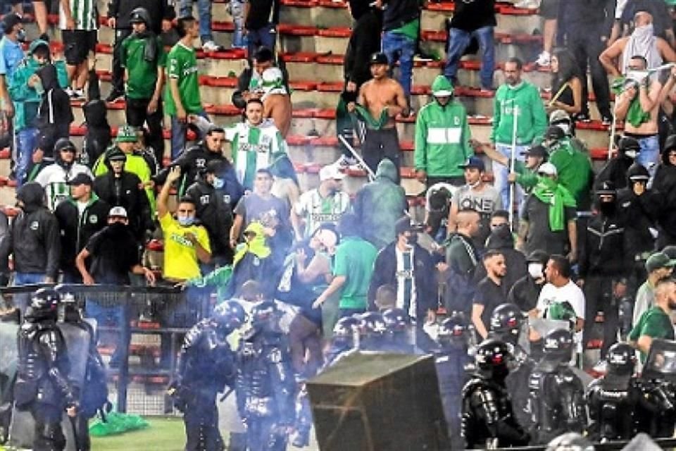 Luego de una batalla campal en Medellín, el alcalde de la ciudad decidió cerrar el Estadio Atanasio Girardot por dos partidos.