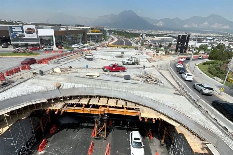 Los vecinos del poniente se quejan por los retrasos en la obra, que según ellos suma ya tres meses.