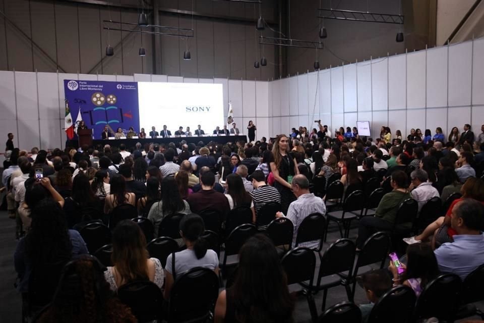 A la ceremonia de apertura, realizada en el Auditorio A, acudieron el Gobernador Samuel García, su esposa Mariana Rodríguez y su hija Mariel, autoridades del Estado y del Tec de Monterrey.