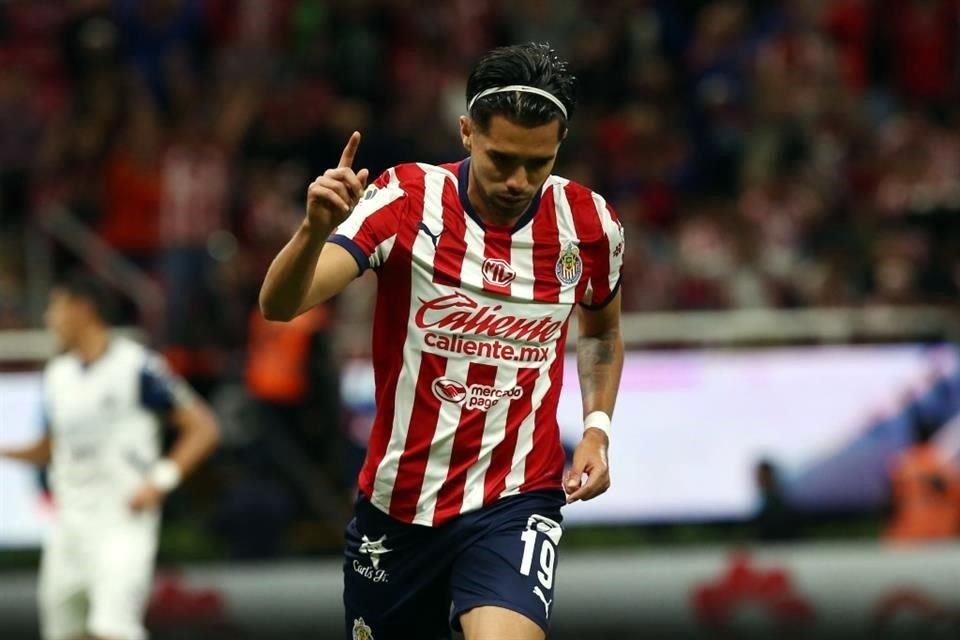 Ricardo Martín marcó el gol de las Chivas.