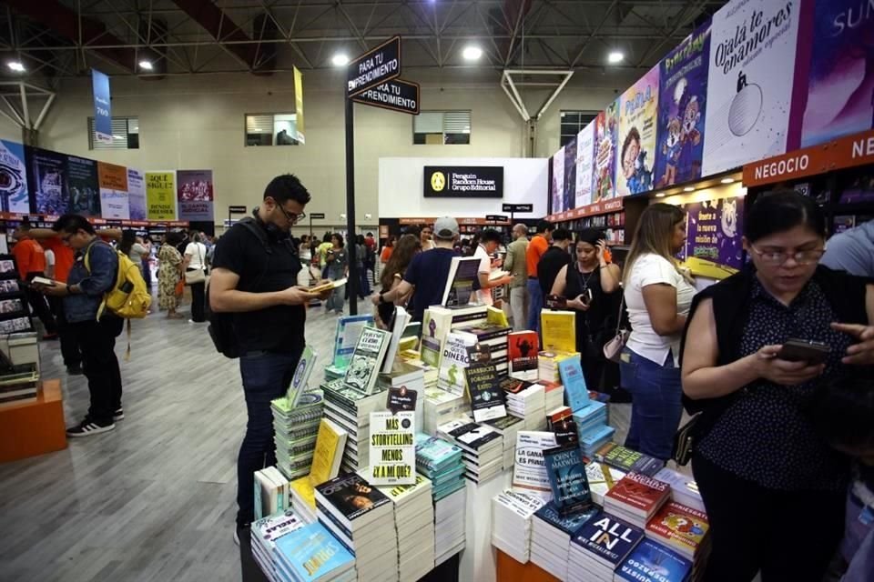 Aspectos de la Feria Internacional del Libro 2024 en Monterrey.