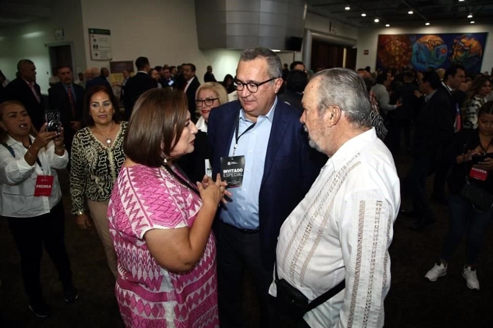 Xóchitl Gálvez, Mauricio Fernández y Álvaro Fernández, presidente del Grupo Alfa.