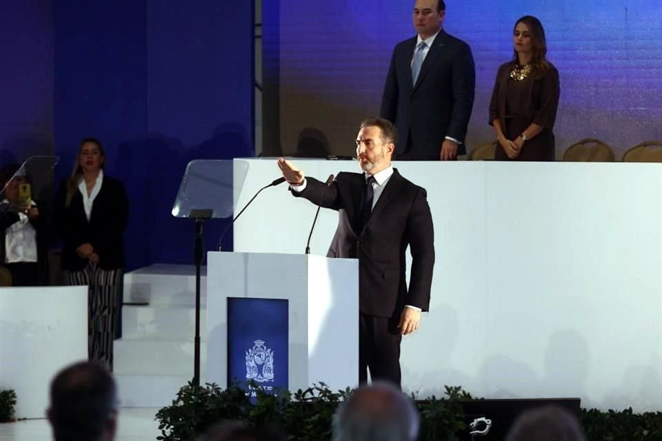 Adrián de la Garza tomó protesta como Alcalde electo de Monterrey.