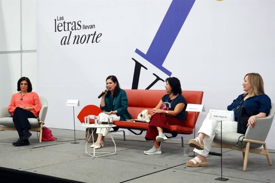 Las autoras Sofía Segovia, Mónica Castellanos, Gabriela Riveros y Ethel Krauze expusieron sus respectivas historias acerca de las dificultades que encontraron para que sus novelas y libros.