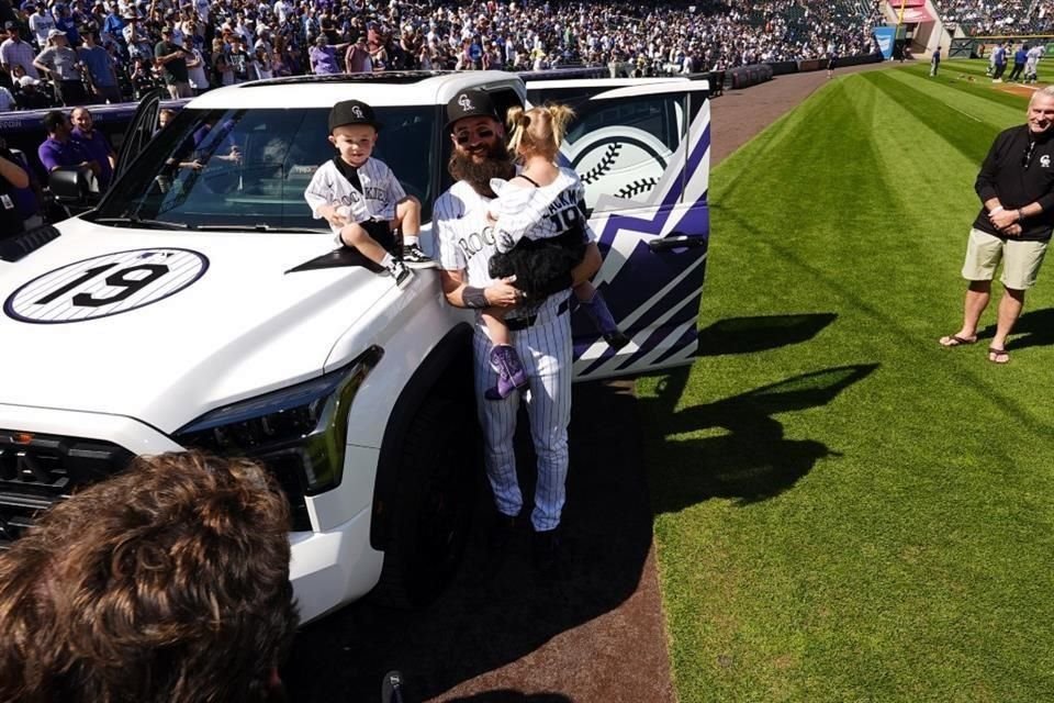 Charlie Blackmon le puso fin a su carrera como beisbolista.