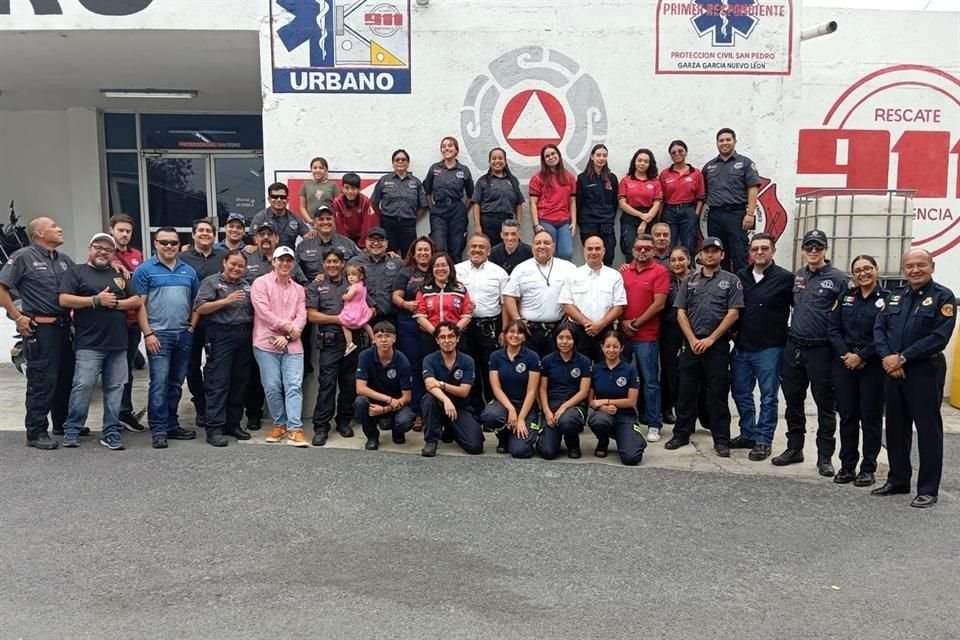 Al evento de despedida acudió también Alejandro Zúñiga, director de Operaciones de Bomberos Nuevo León.