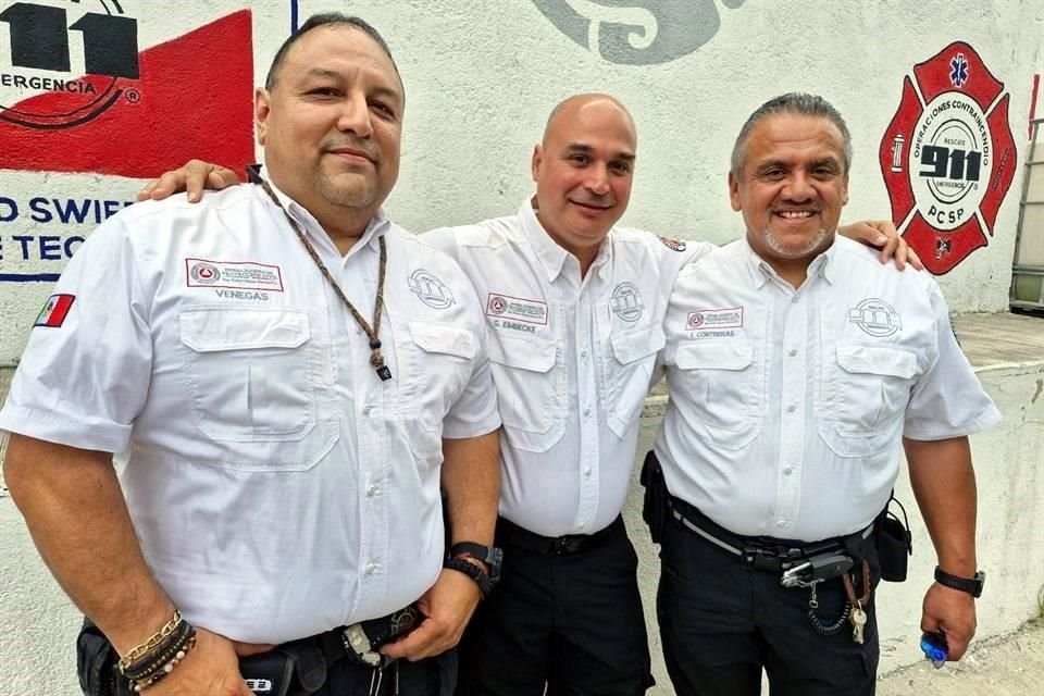 Ismael Contreras, director de Protección Civil San Pedro; Gerardo Venegas, Coordinador Operativo; y Gustavo Eimbcke, Coordinador de Inspección de la depedencia.