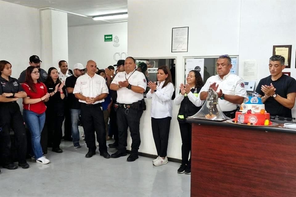 Durante la mañana de este domingo, los mandos fueron homenajeados por autoridades sampetrinas.