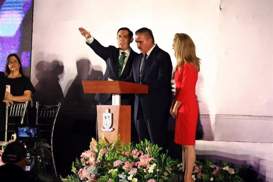 En su primer mensaje como Alcalde, Garza Arredondo presumió el gobierno de su padre como uno de los mejores evaluados en la historia de Apodaca.