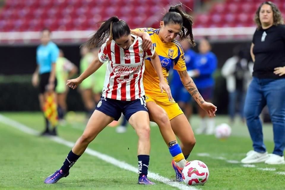 Tigres Femenil puso en riesgo la cima de la tabla general tras igualar 1-1 ante Chivas Femenil en Guadalajara, pues podrían ser superadas este lunes si las Tuzas del Pachuca le ganan a Toluca.